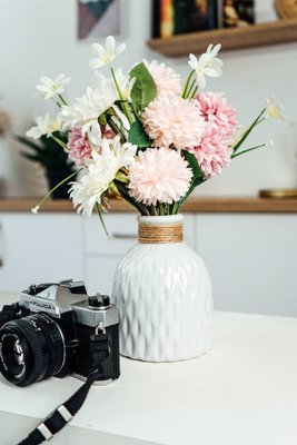 Квіткова композиція, комплект біла ваза та квіти 40 см 0989 фото