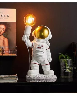Настільний світильник космонавт білий. Декоративний світильник астронавт у стилі лофт для інтер'єру 103 фото